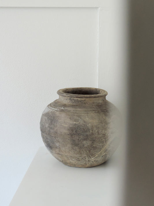 Rounded Nong Phai pot