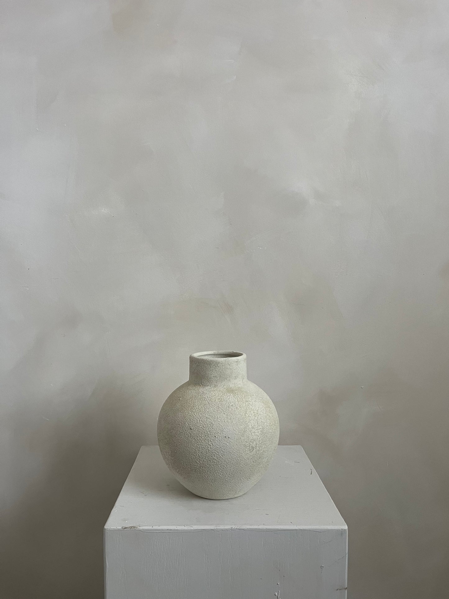 CLOUD  |   light beige rounded stone effect vase