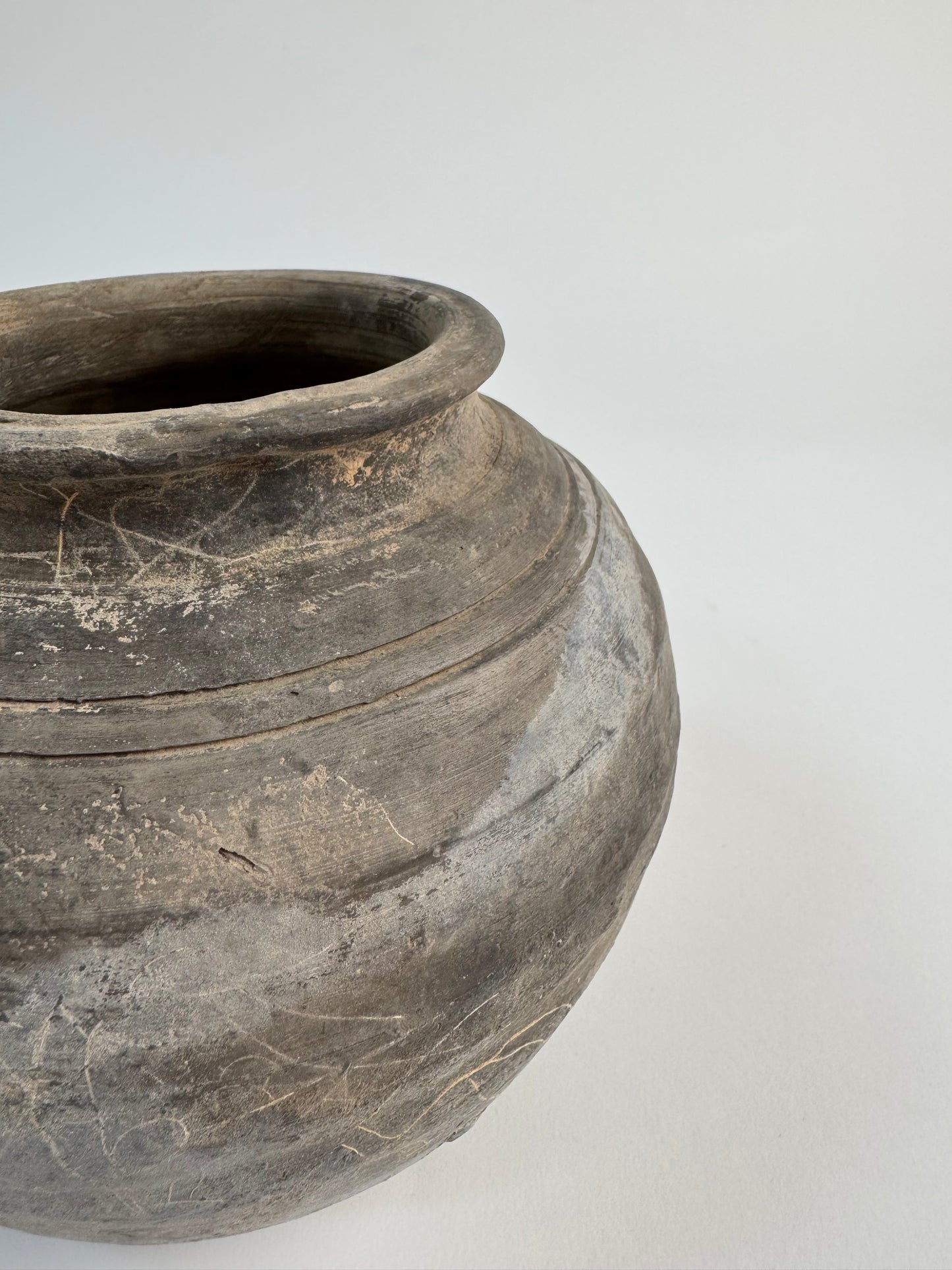 Rounded Nong Phai pot