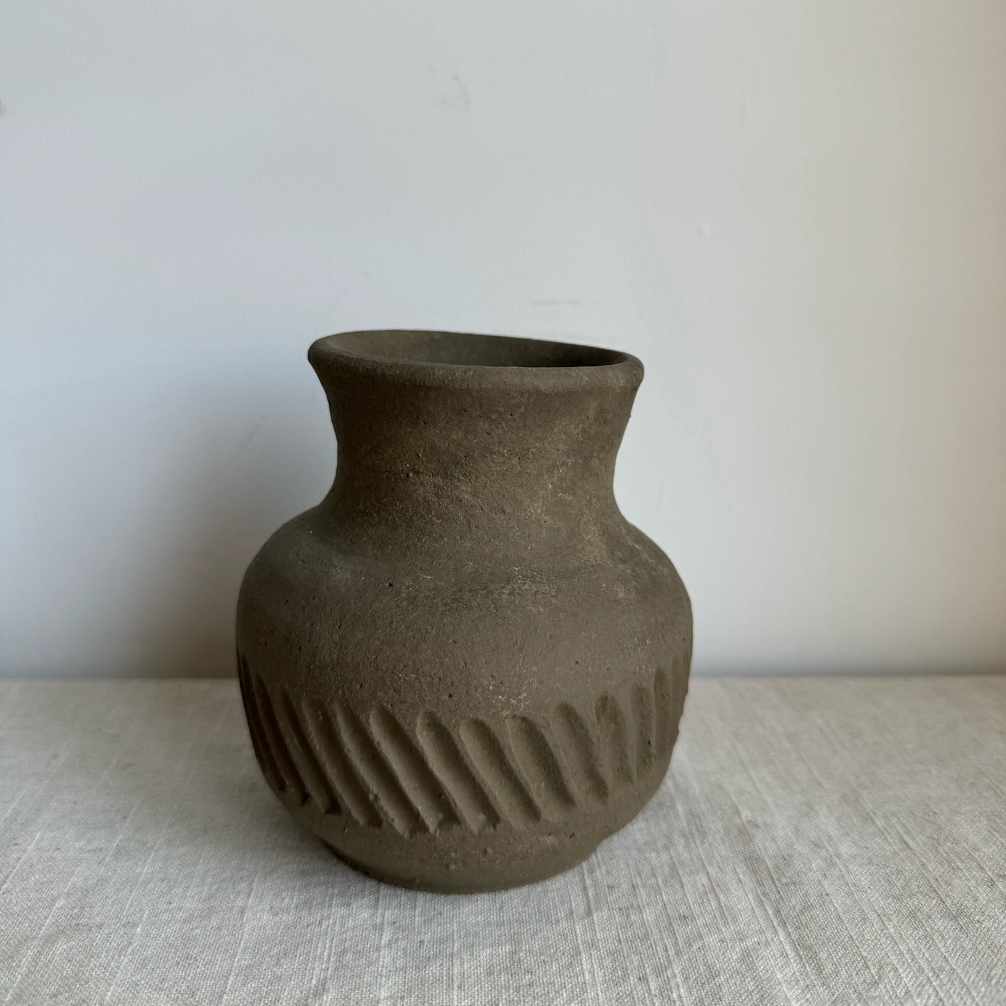 EARTH  |  Small brown line detail quirky vase