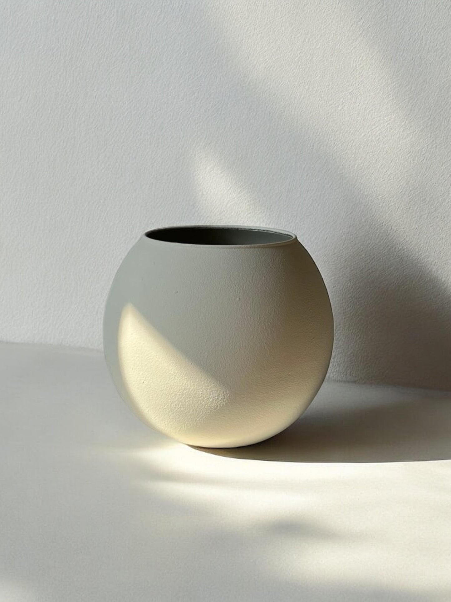 CLOUD  |   light beige rounded minimal soft matte vase