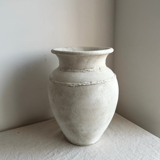 CLOUD  |  off-white/beige stone effect line detail urn