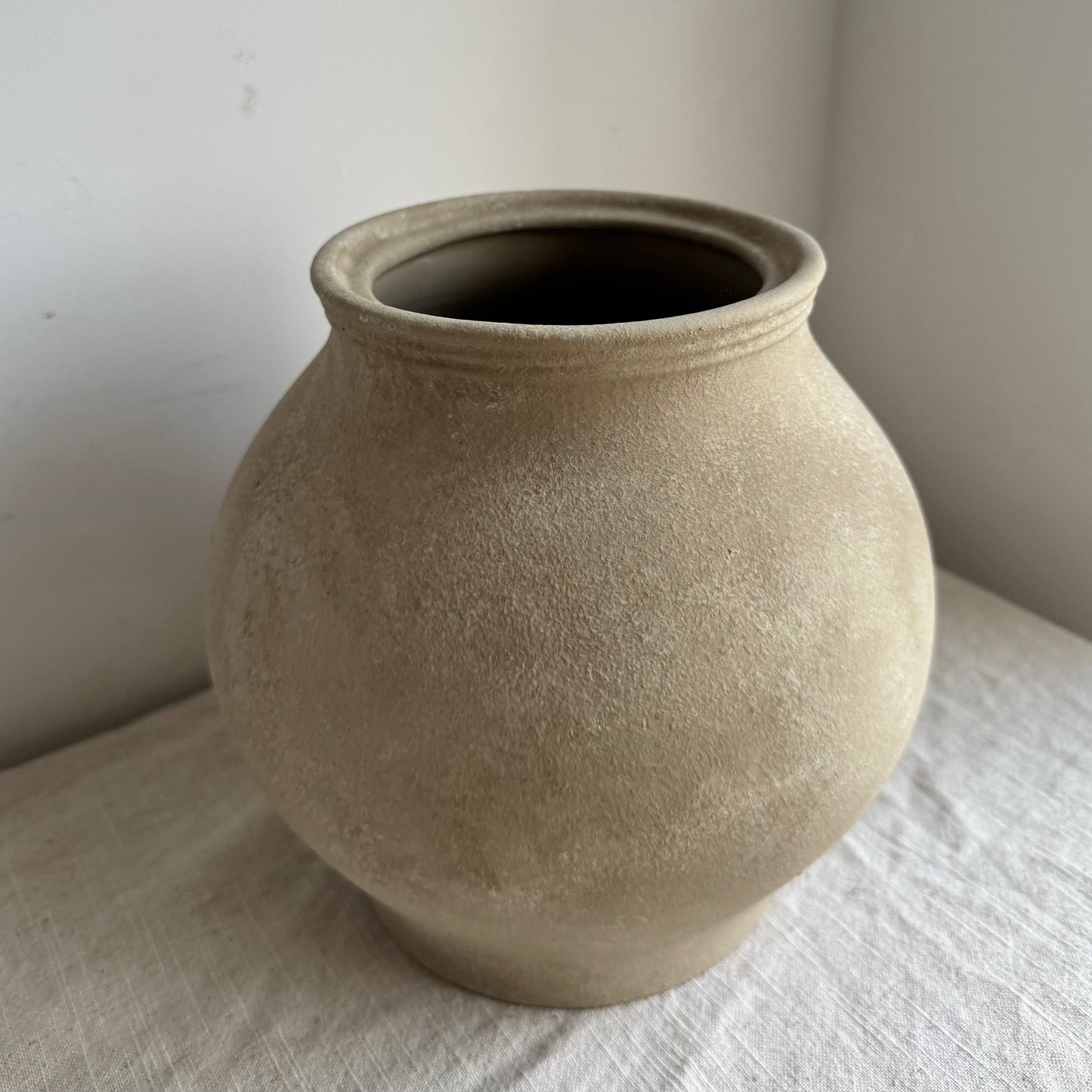 CLOUD  |  light beige stone effect rounded urn vase