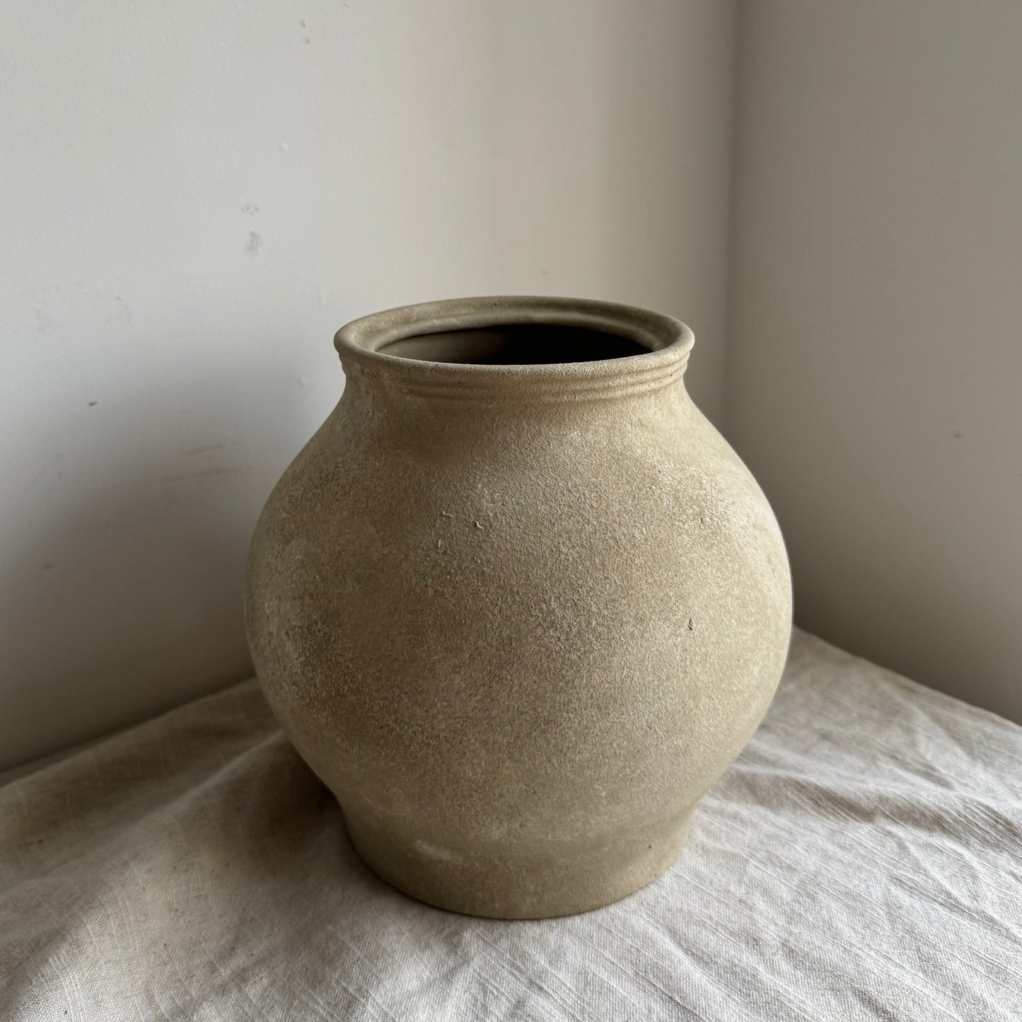 CLOUD  |  light beige stone effect rounded urn vase