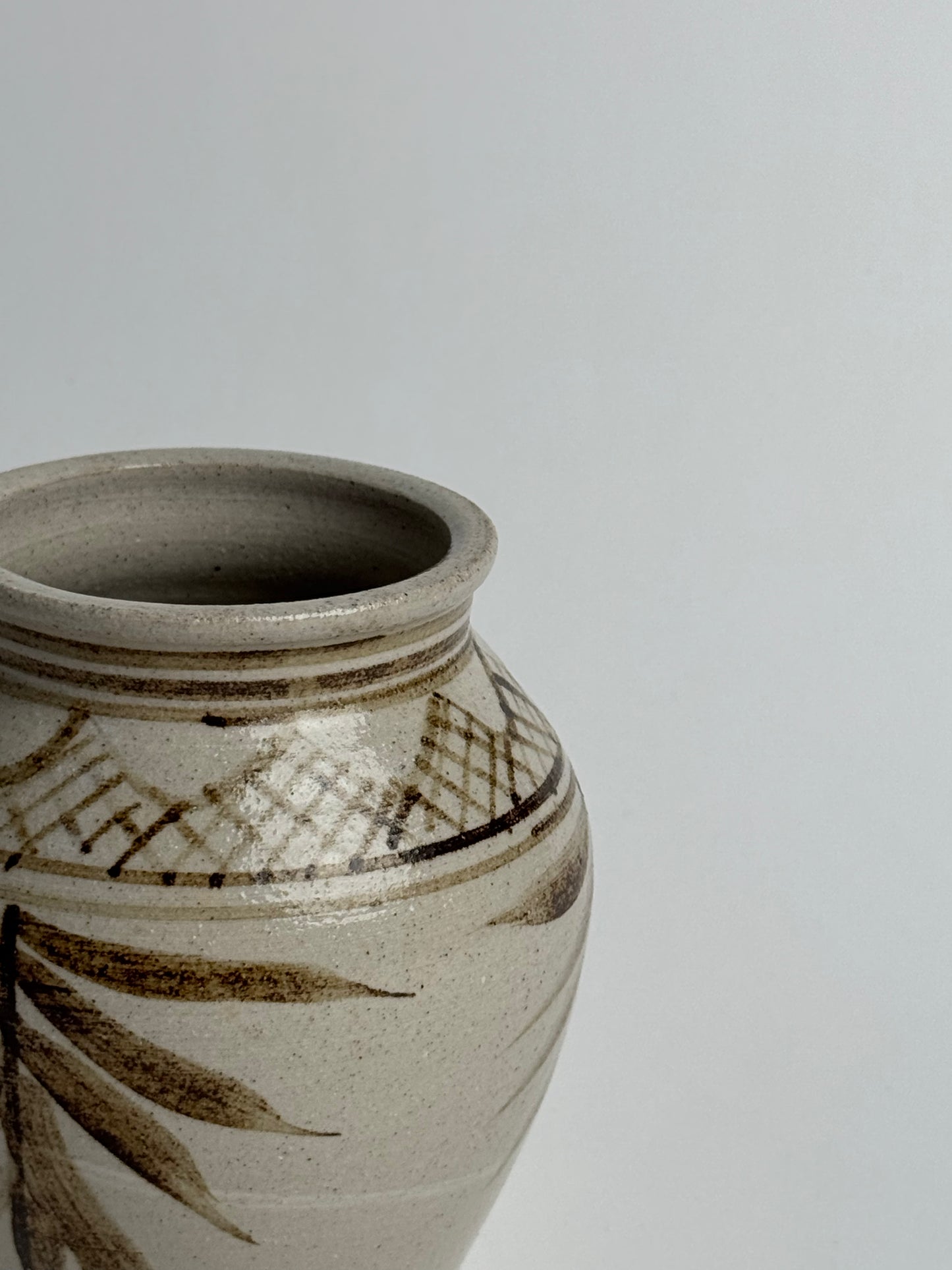 Vintage Neutral Patterned Pot