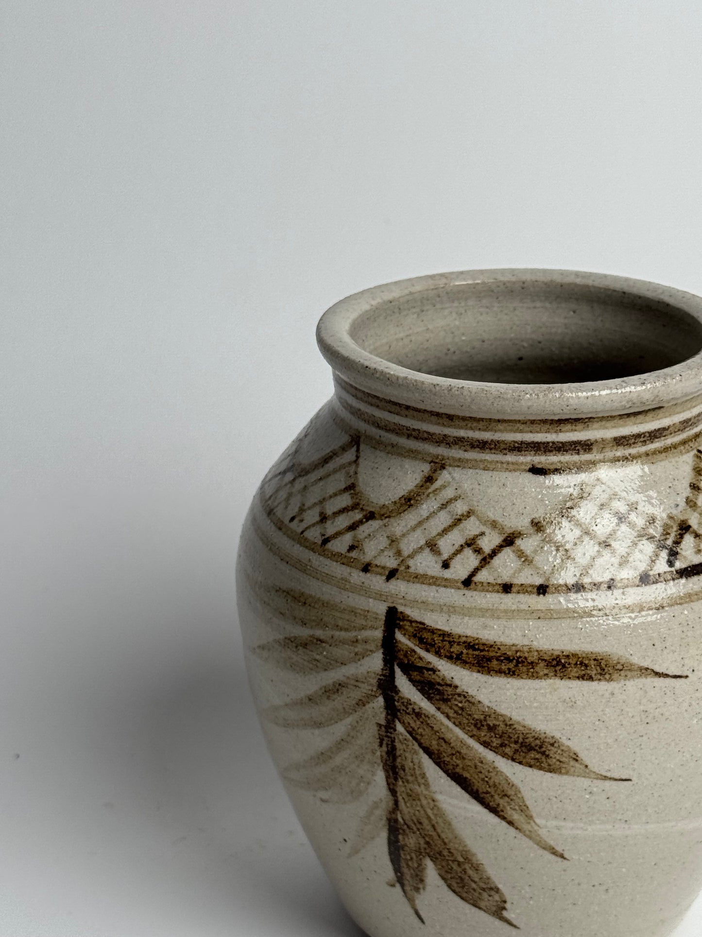 Vintage Neutral Patterned Pot