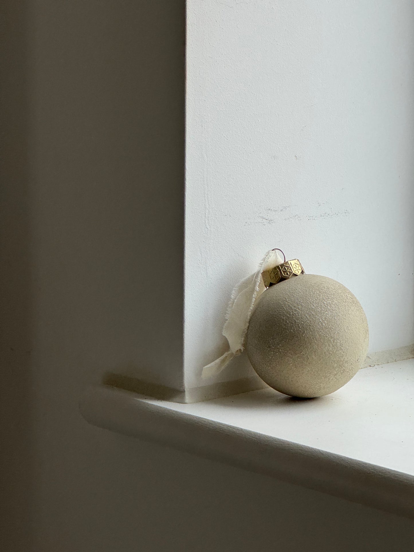 Neutral up-cycled bauble SET OF 3
