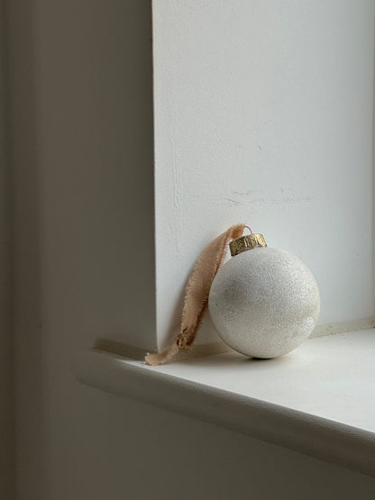 Neutral up-cycled bauble SET OF 3