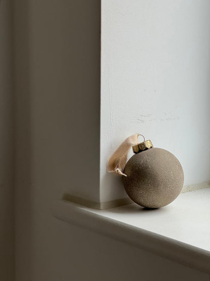 Neutral up-cycled bauble SET OF 3