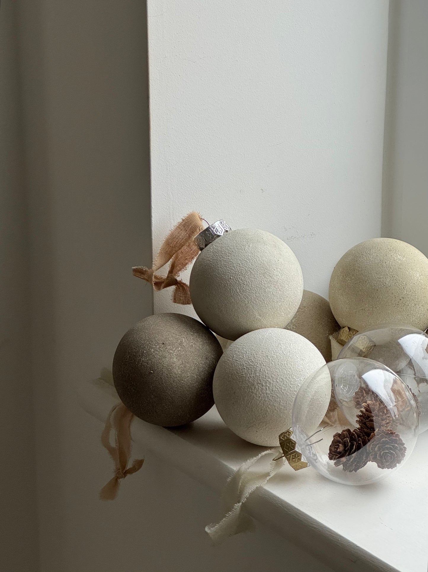 Neutral pinecone bauble SET OF 3