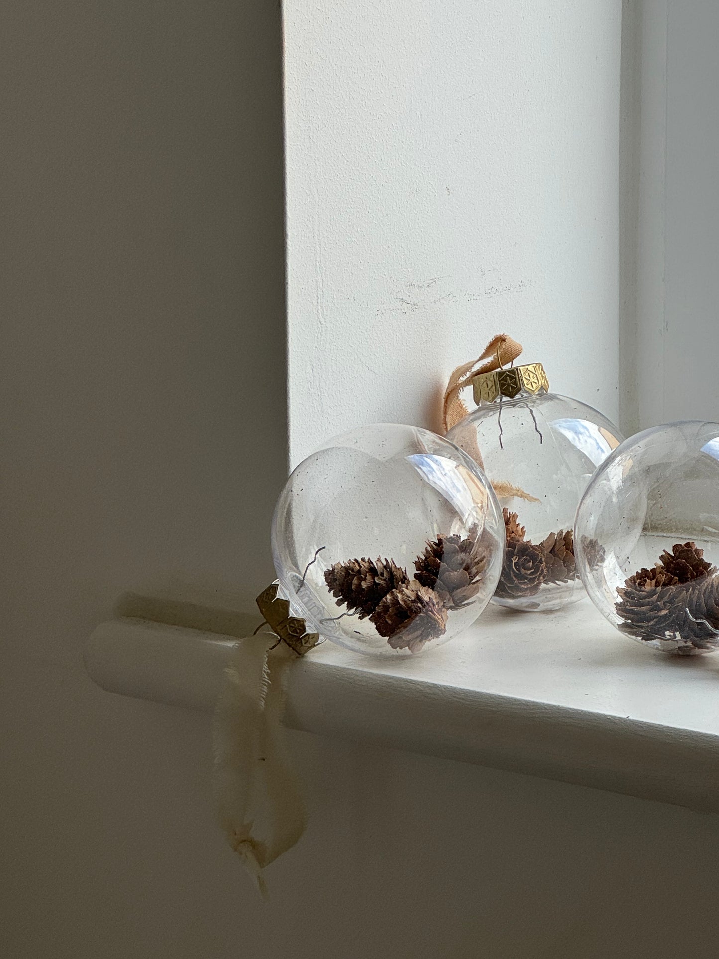 Neutral pinecone bauble SET OF 3