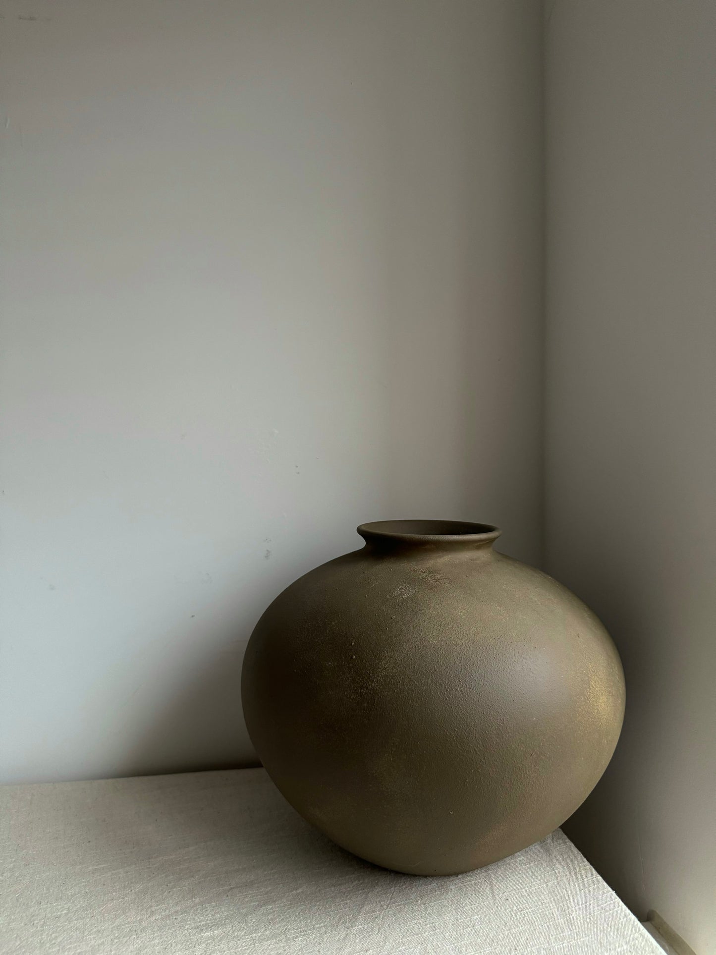 EARTH  |  Earthy brown large rounded vase