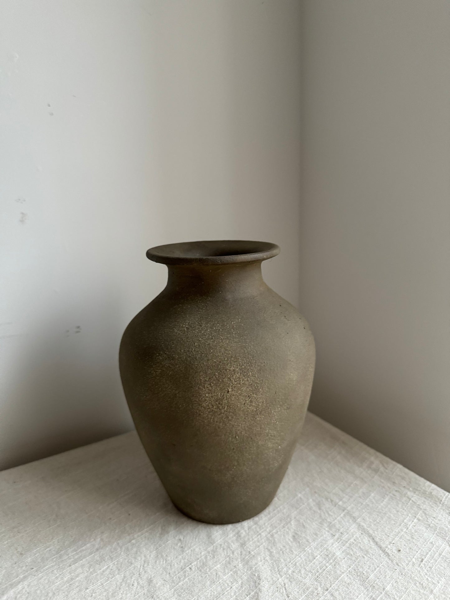 EARTH  |  Earthy brown urn style rustic vase