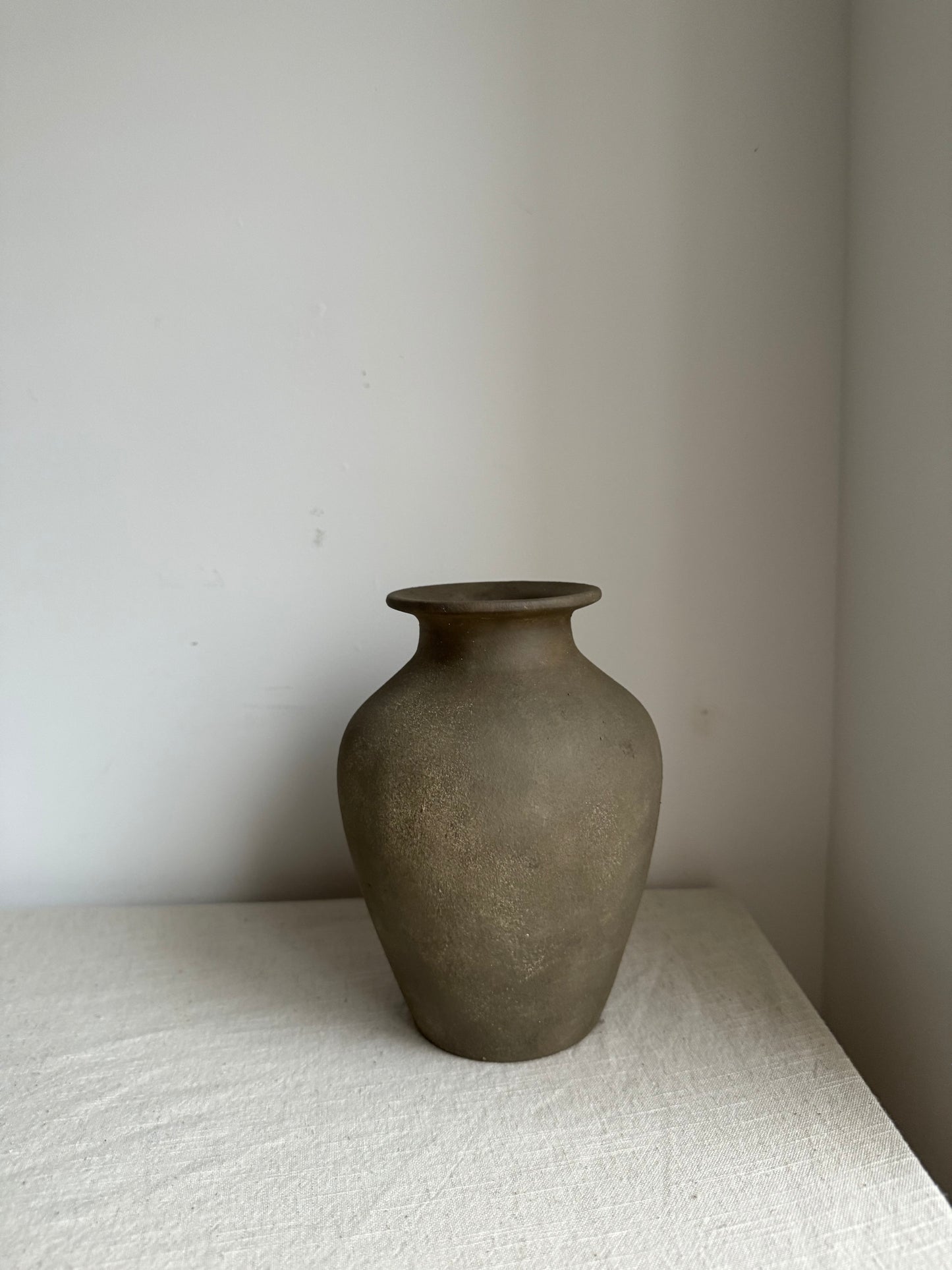 EARTH  |  Earthy brown urn style rustic vase