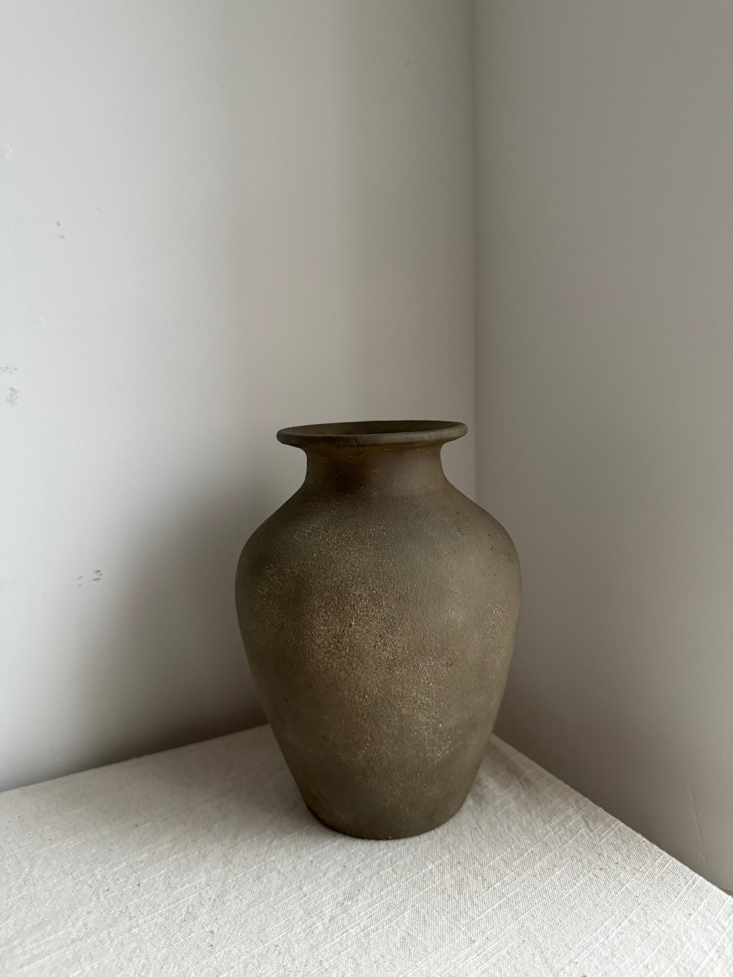 EARTH  |  Earthy brown urn style rustic vase