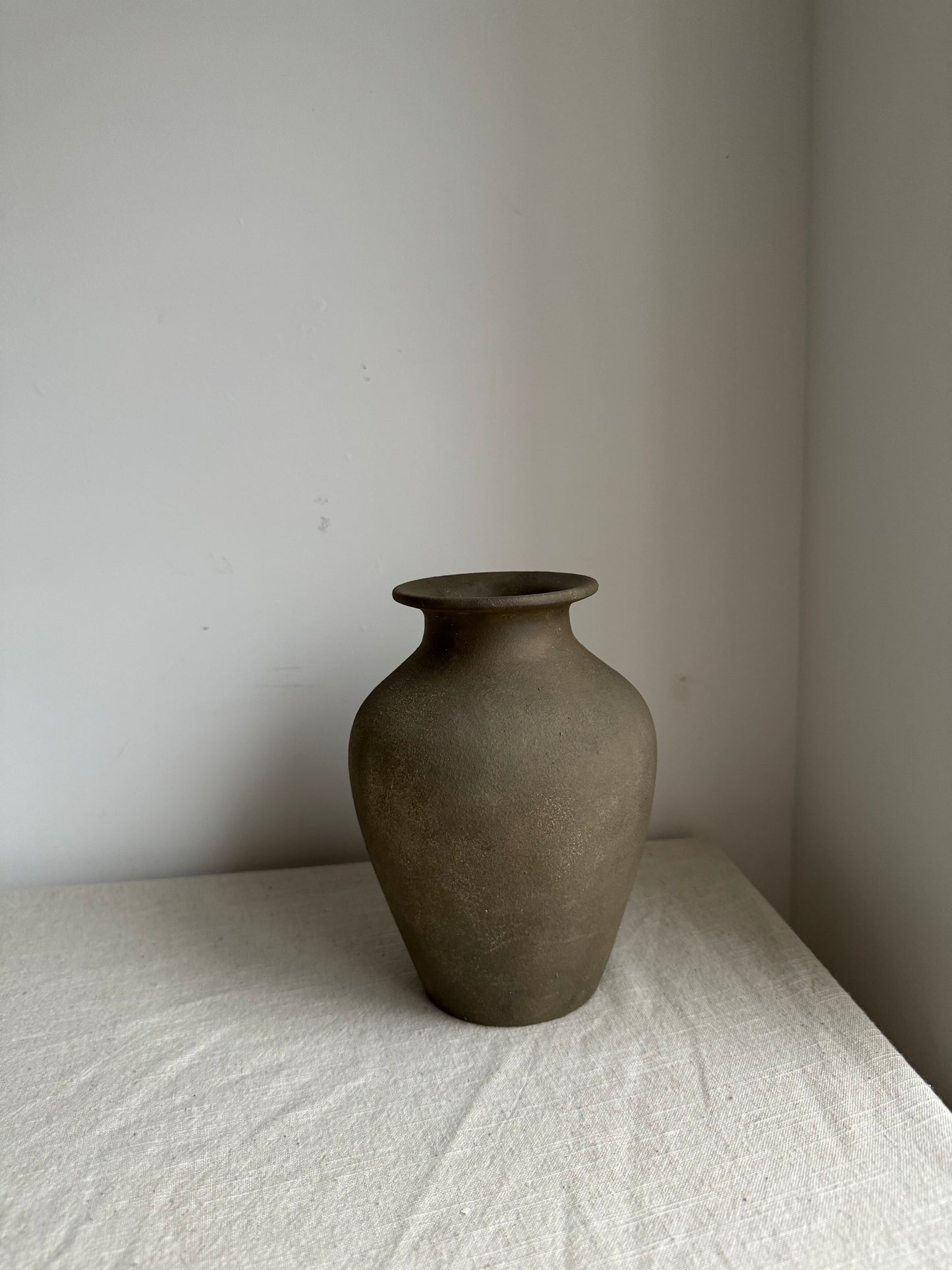 EARTH  |  Earthy brown urn style rustic vase