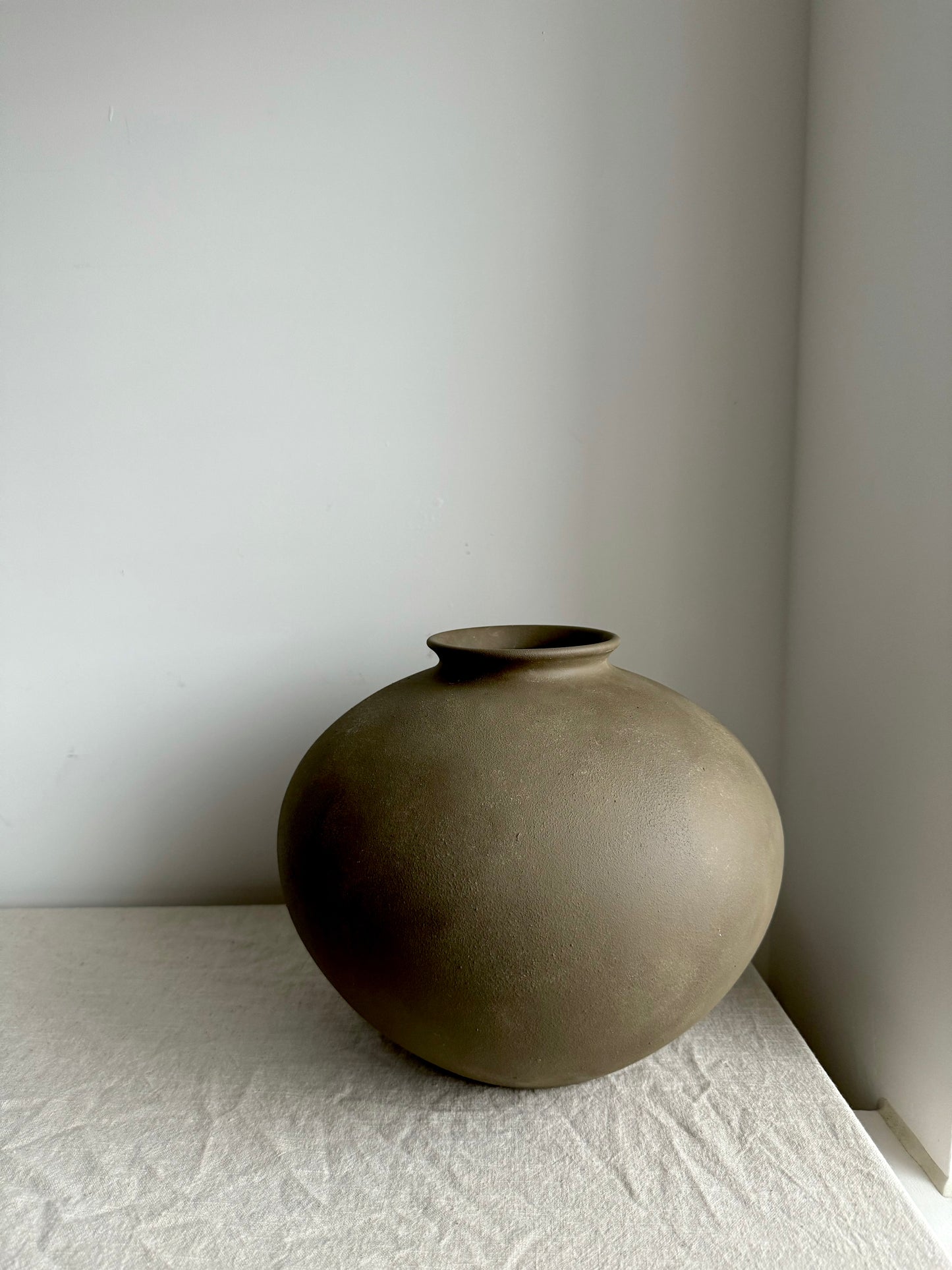 EARTH  |  Earthy brown large rounded vase