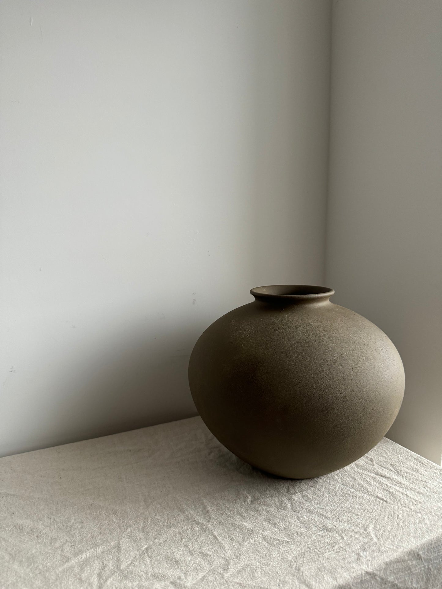 EARTH  |  Earthy brown large rounded vase