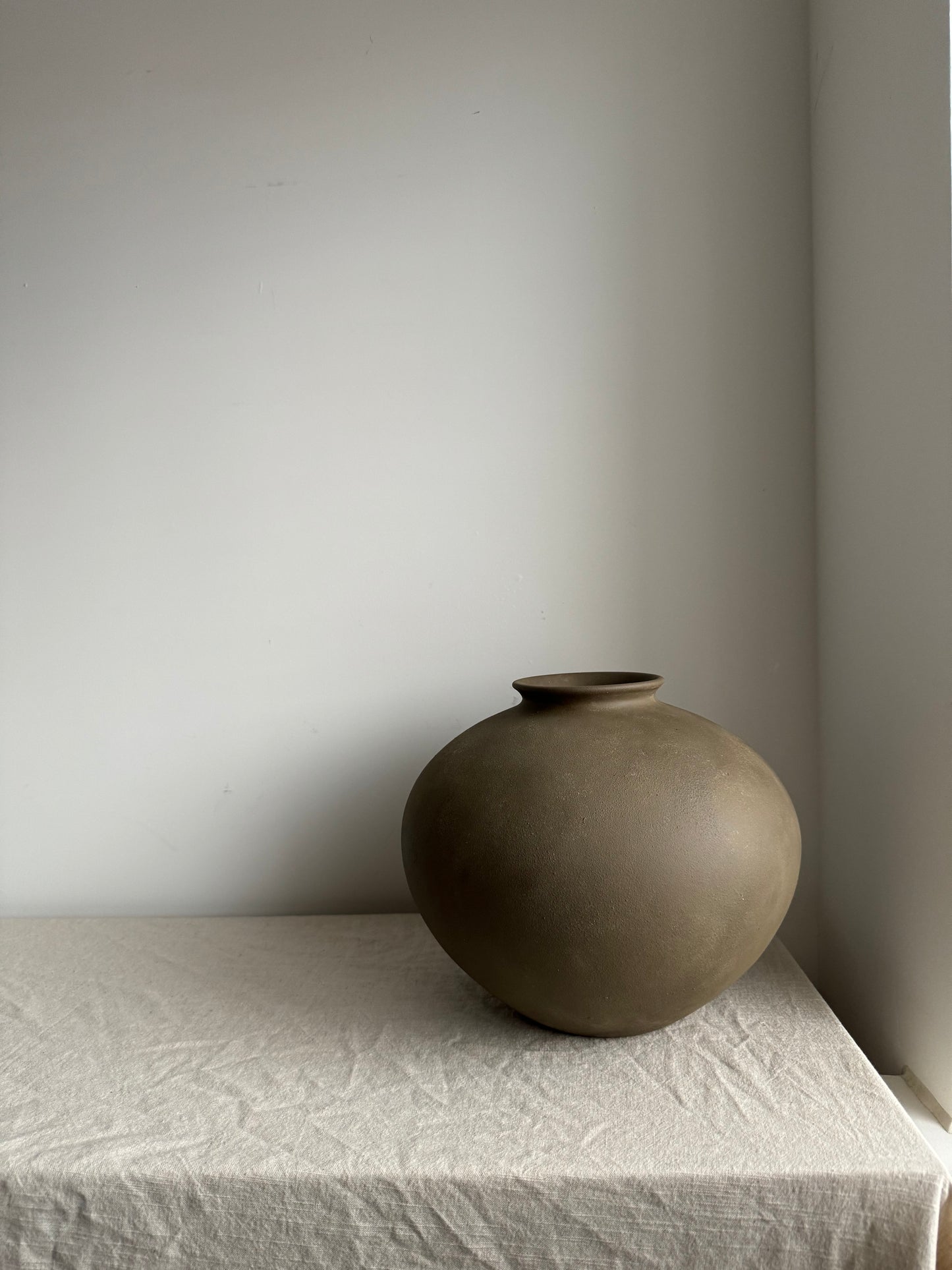 EARTH  |  Earthy brown large rounded vase