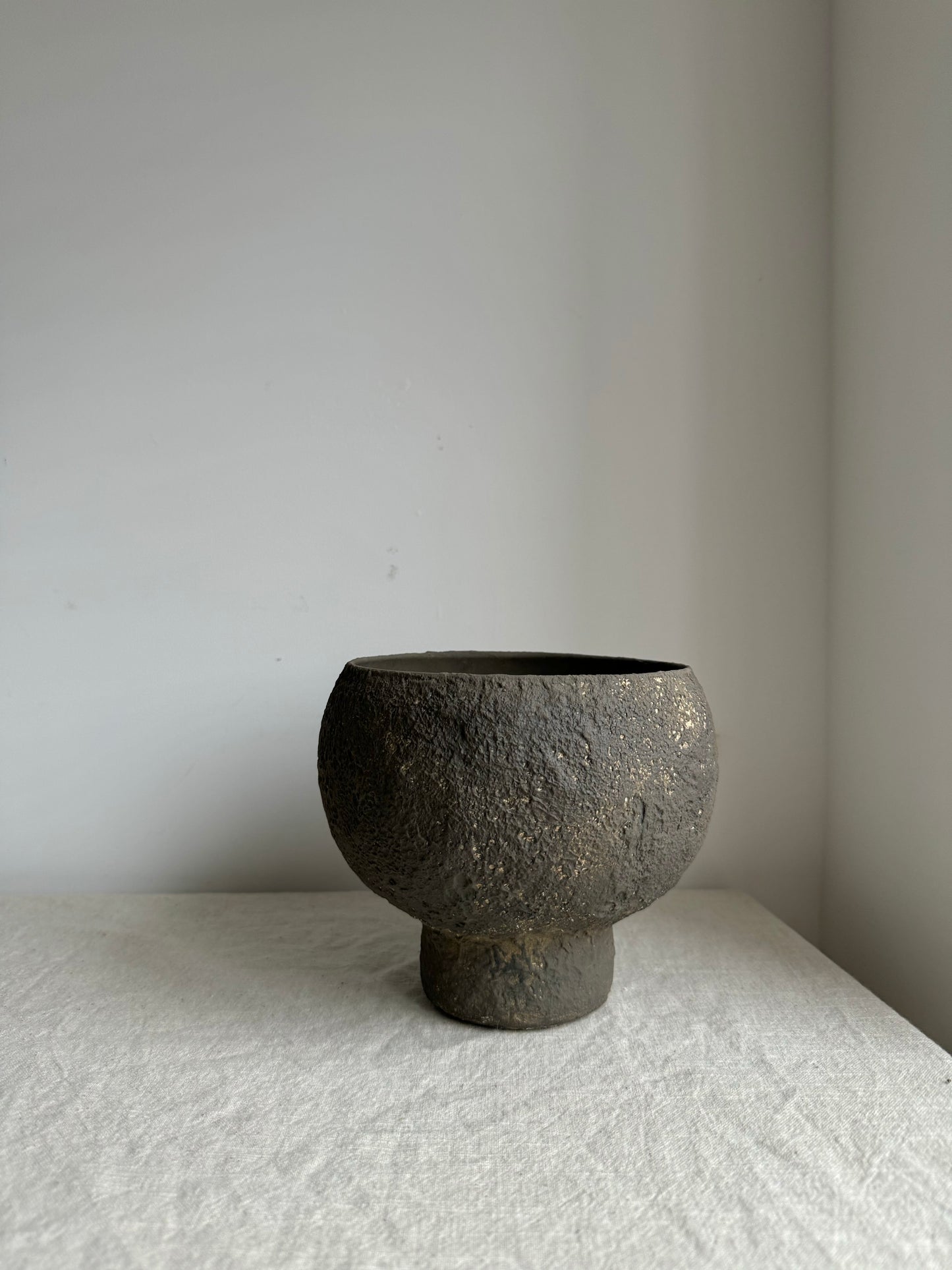 EARTH  |  Earthy brown textured pedestal bowl