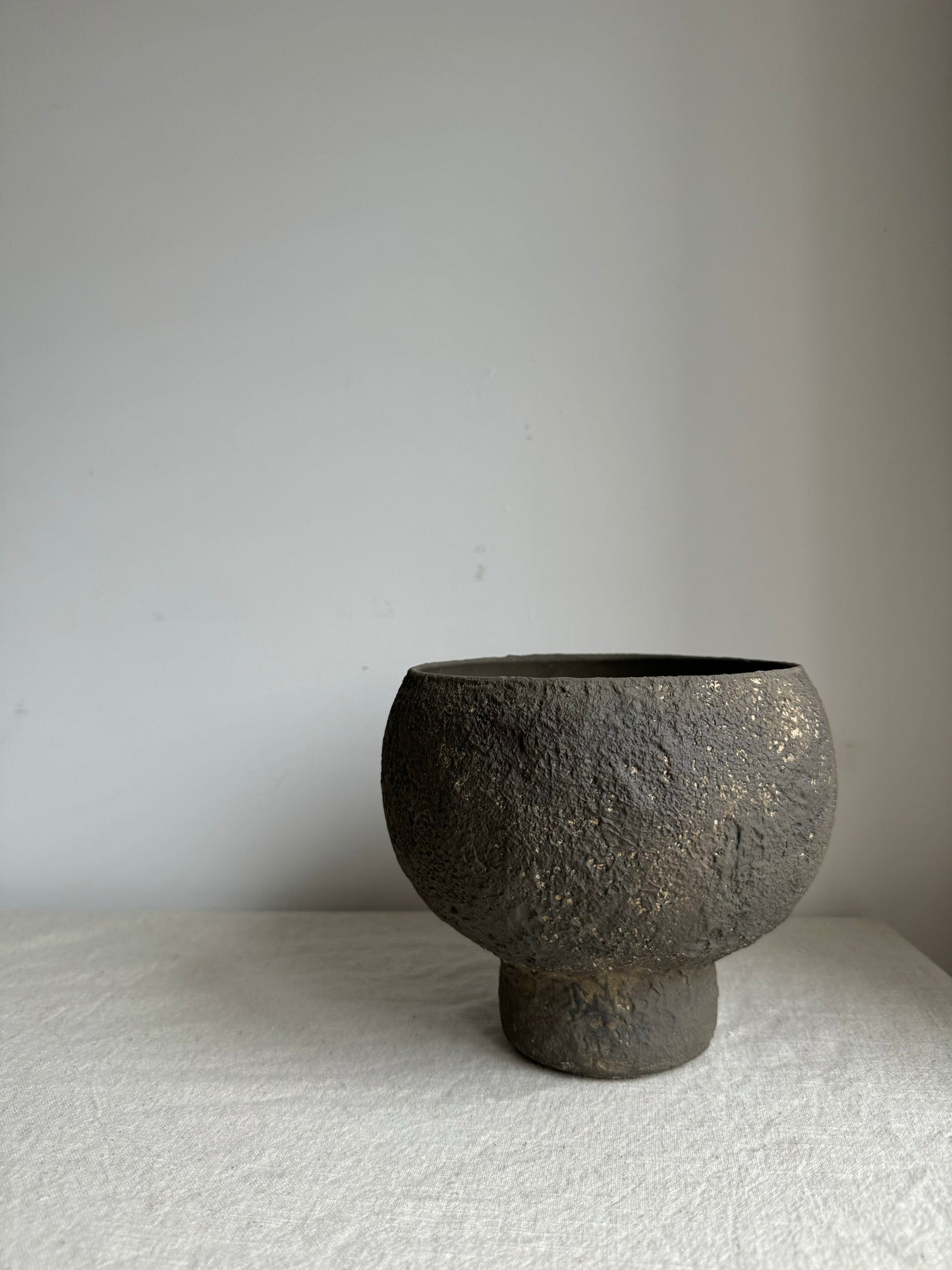 EARTH  |  Earthy brown textured pedestal bowl