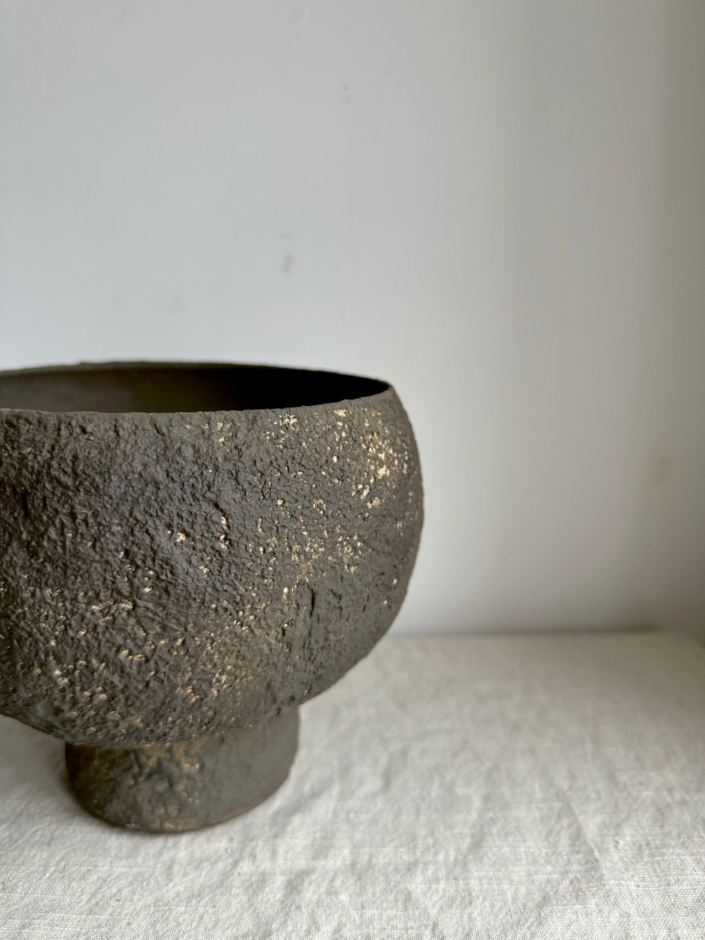 EARTH  |  Earthy brown textured pedestal bowl