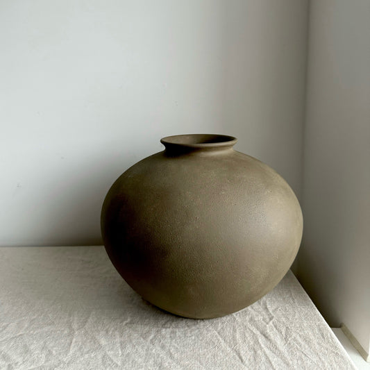 EARTH  |  Earthy brown large rounded vase