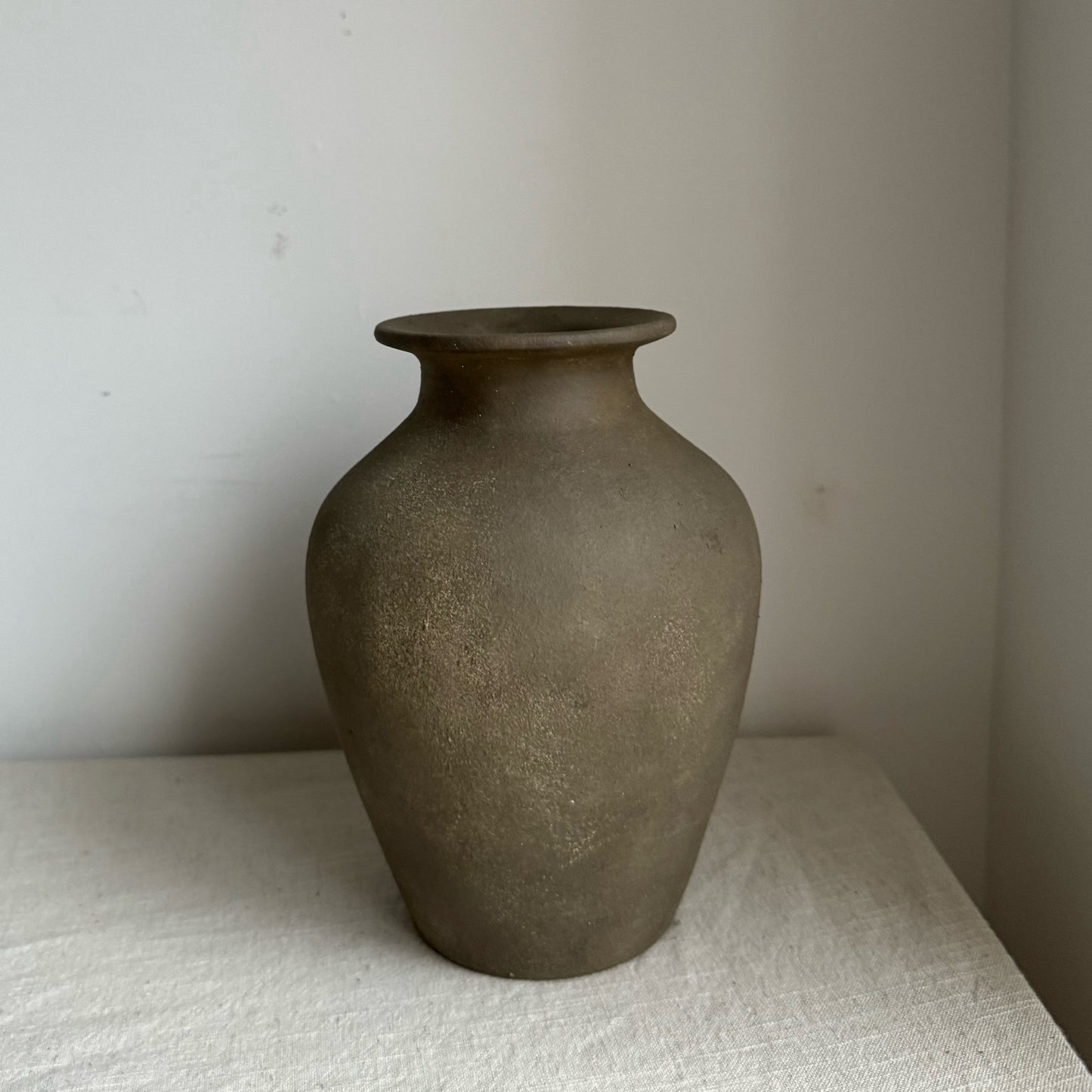 EARTH  |  Earthy brown urn style rustic vase