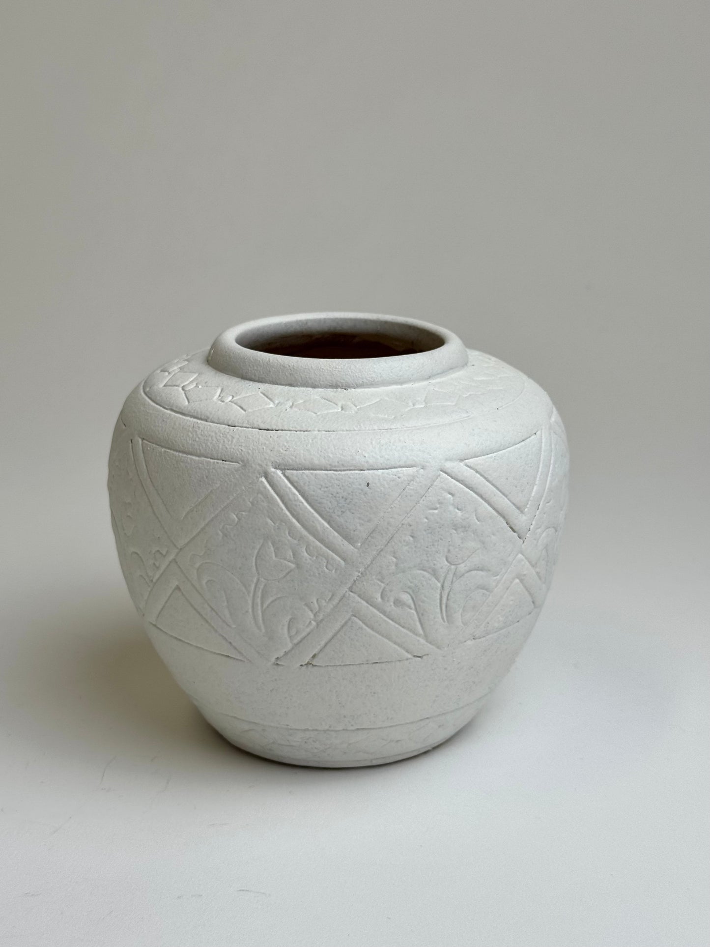 Up-cycled  |  Off-white geometric pattern urn