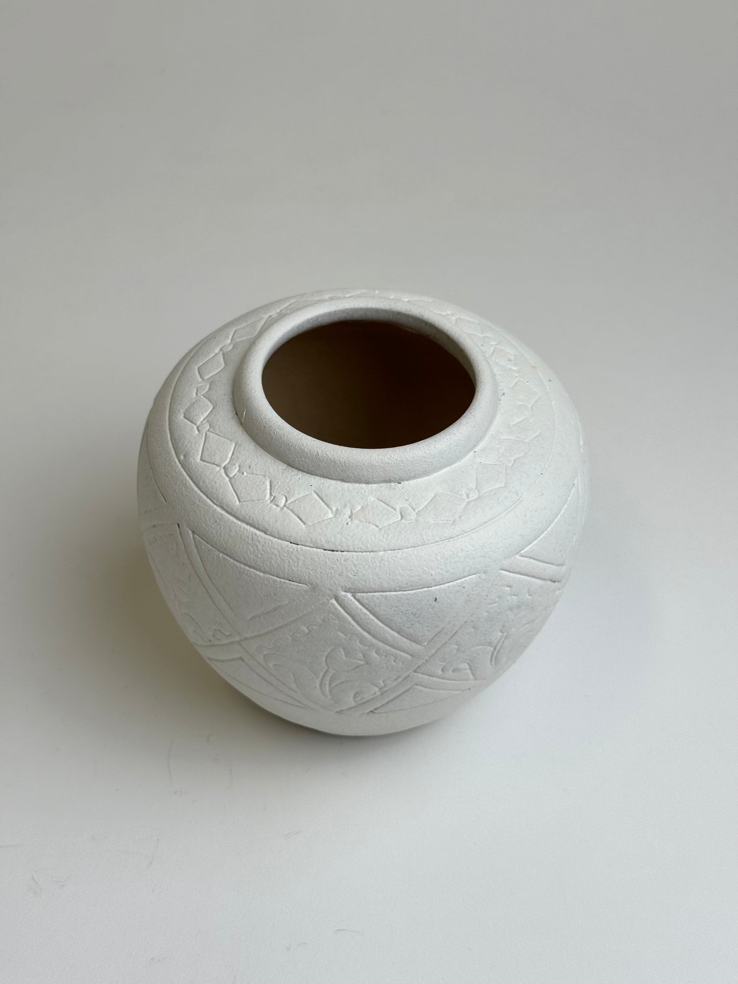 Up-cycled  |  Off-white geometric pattern urn