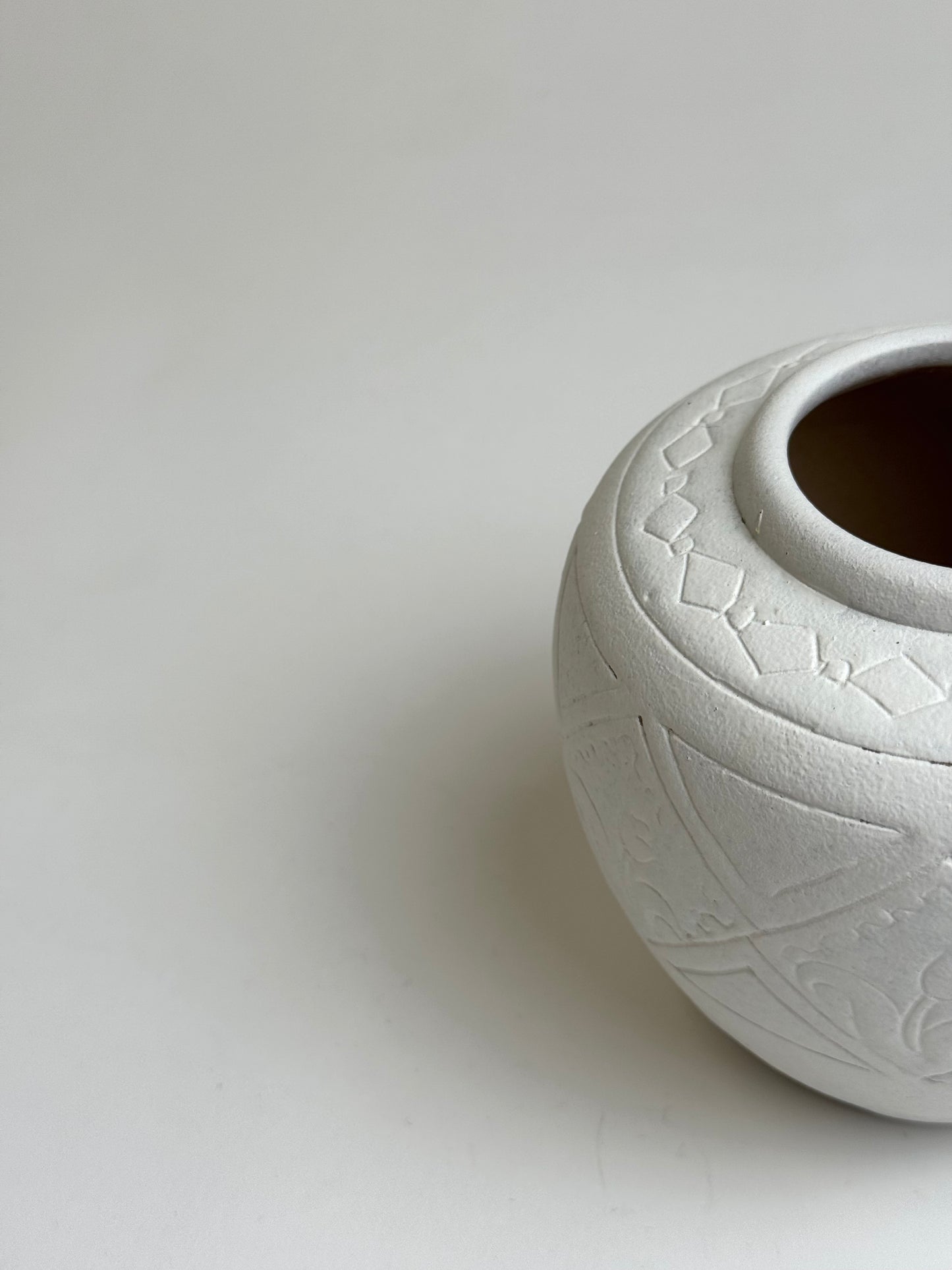 Up-cycled  |  Off-white geometric pattern urn