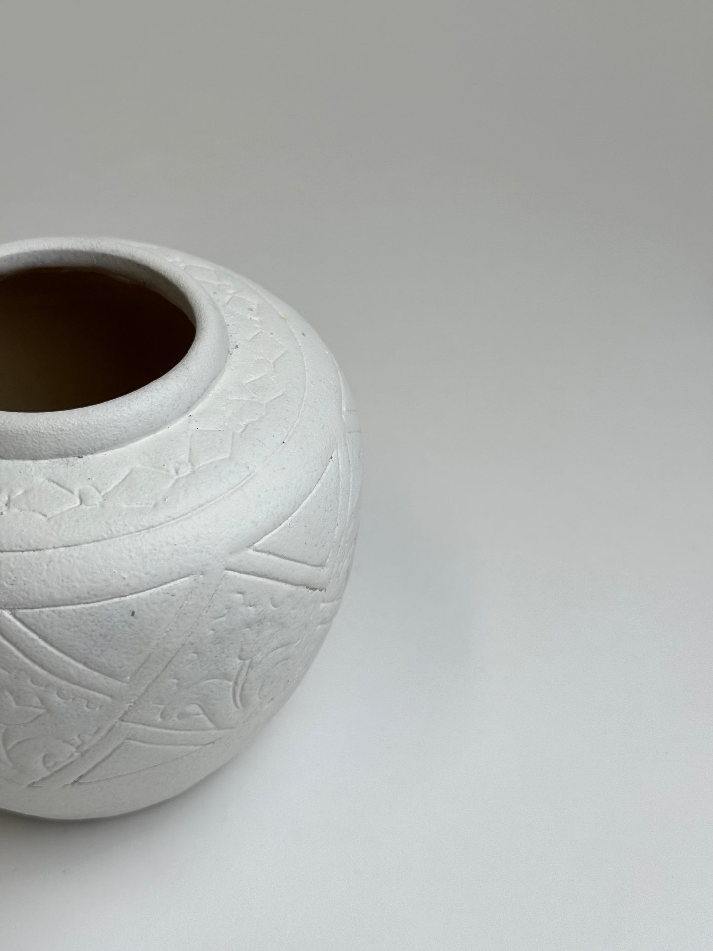 Up-cycled  |  Off-white geometric pattern urn