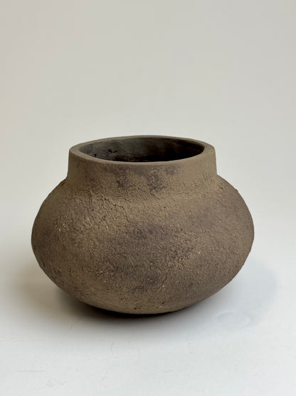 Up-cycled  |  Earthy brown textured low pot