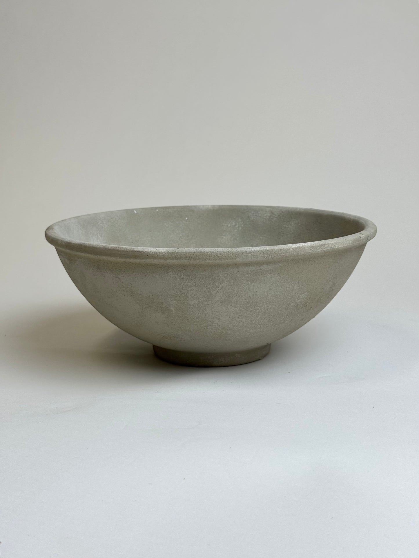 Up-cycled  |   Stone effect round decorative French-style bowl