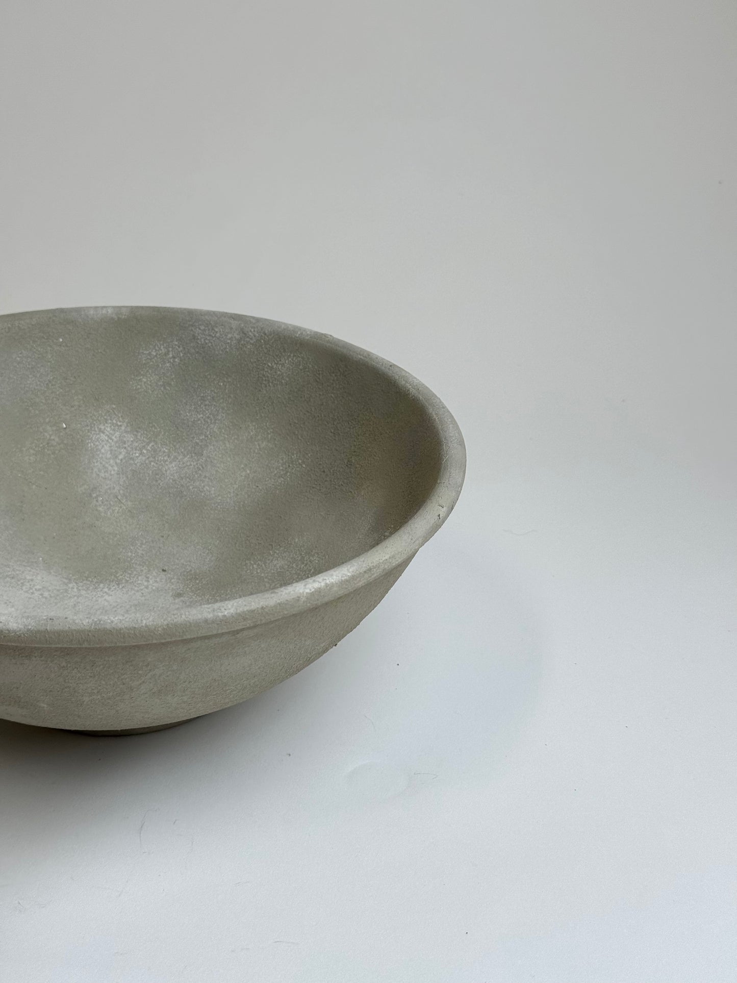 Up-cycled  |   Stone effect round decorative French-style bowl