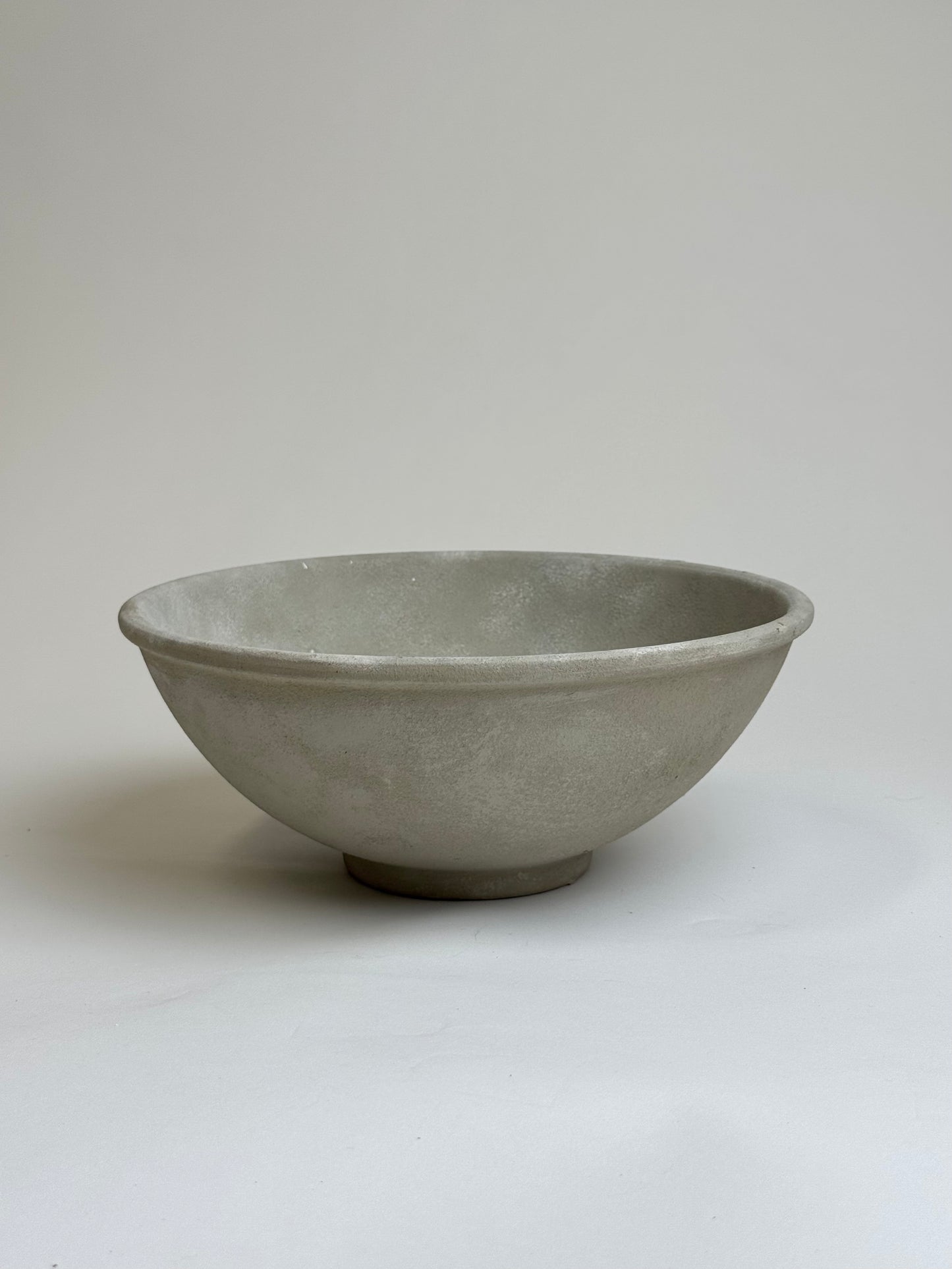 Up-cycled  |   Stone effect round decorative French-style bowl