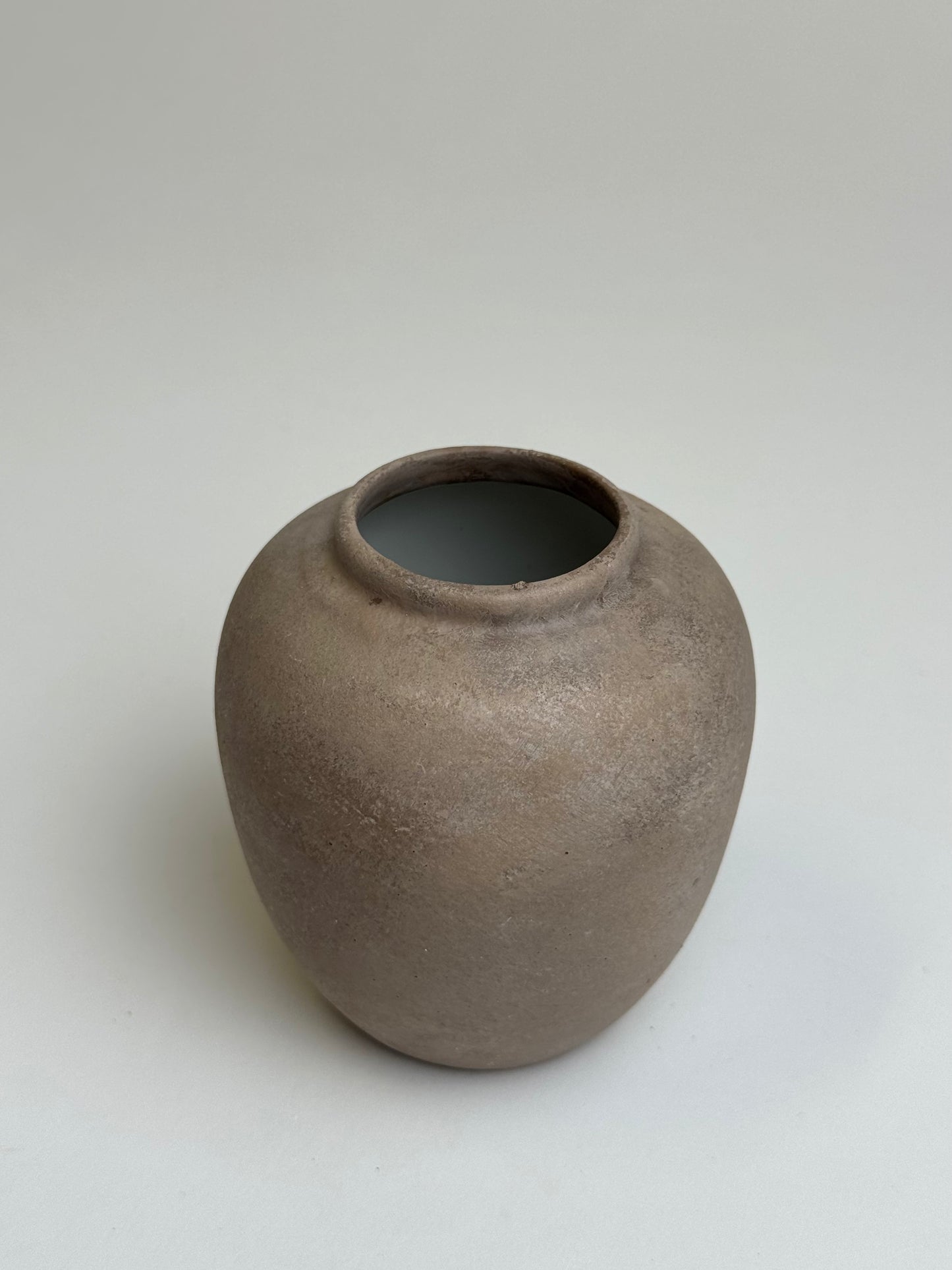 Up-cycled  |  WATERTIGHT soft beige small rounded pot