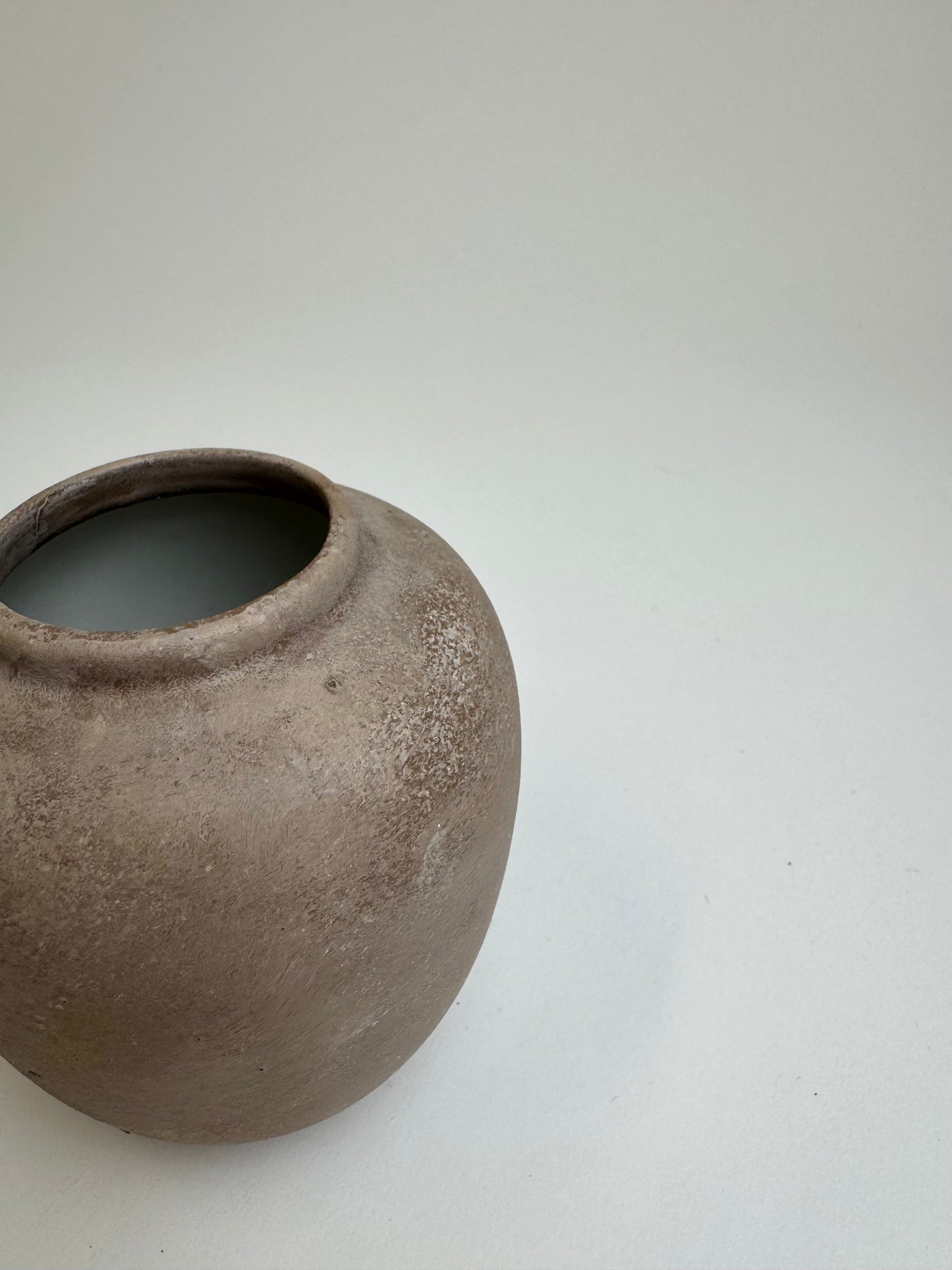 Up-cycled  |  WATERTIGHT soft beige small rounded pot
