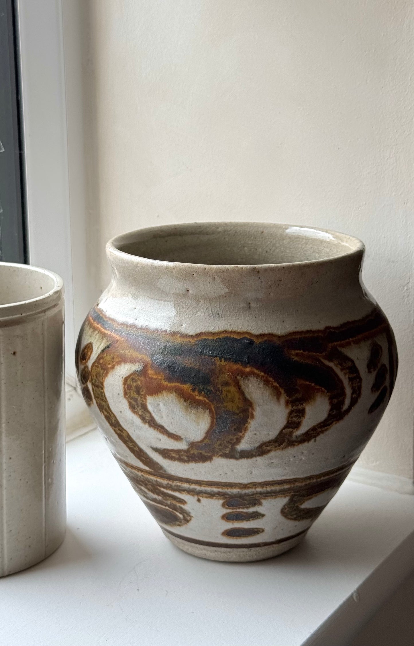 Warm Brown Pattern Tapered Pot