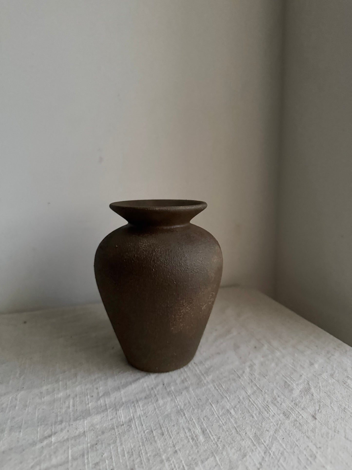 EARTH  | small dark earthy brown urn