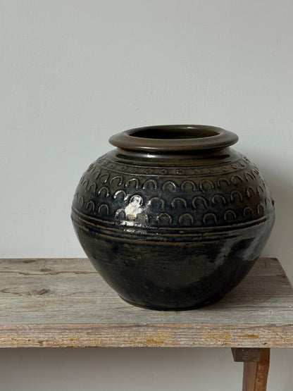 Rounded South Asian Pot