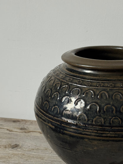 Rounded South Asian Pot