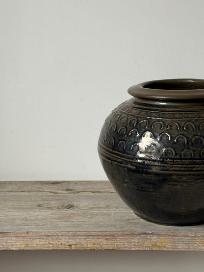 Rounded South Asian Pot