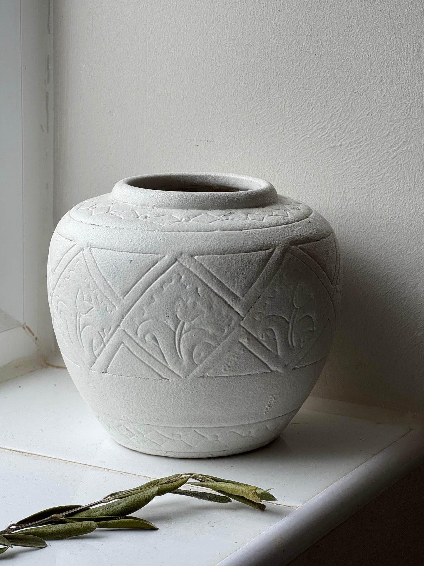 Up-cycled  |  Off-white geometric pattern urn