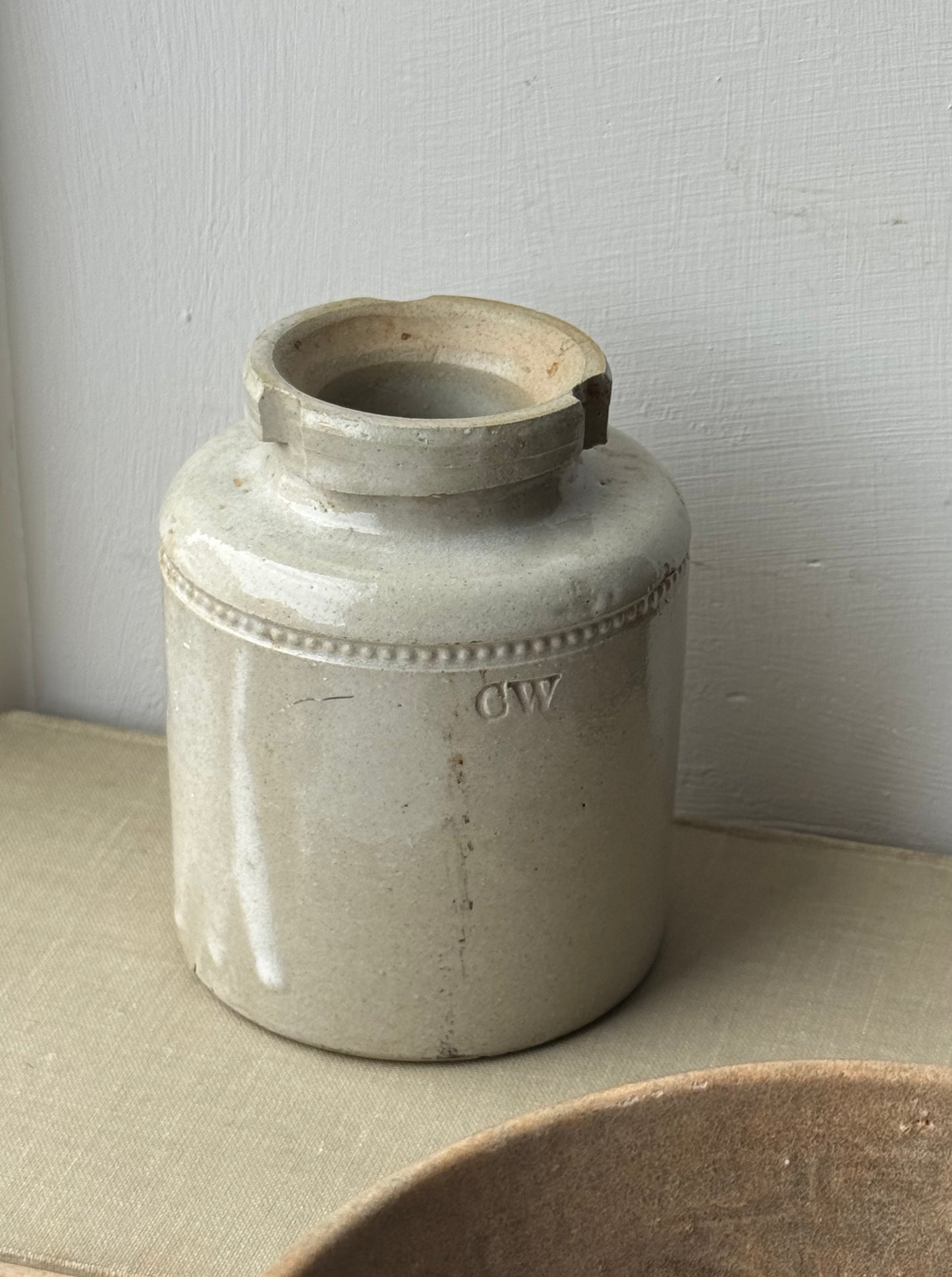 Small Greige Vintage Pot