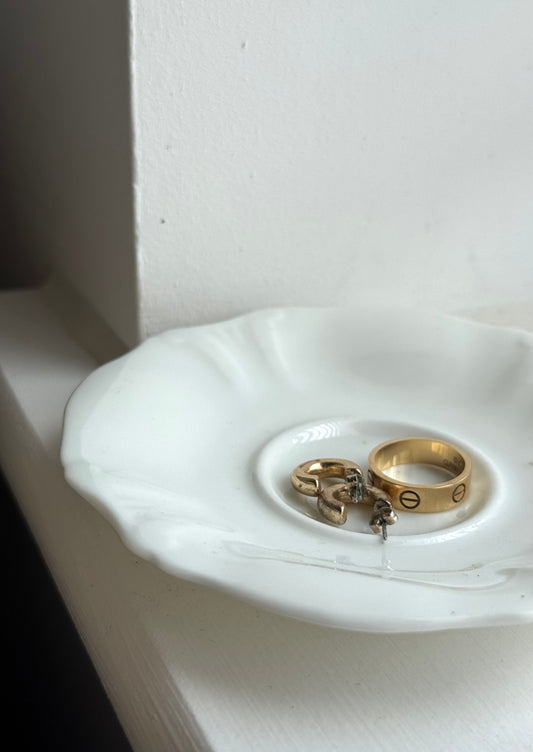 Victorian antique white glazed trinket dish