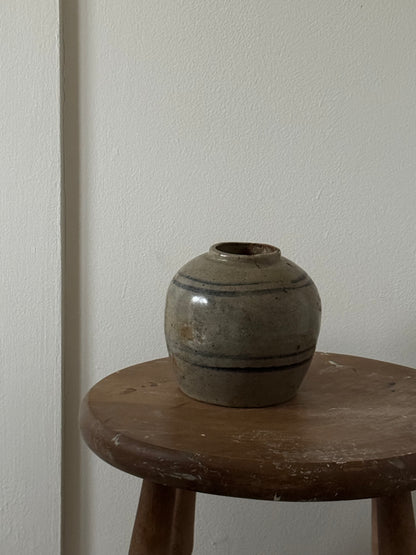 Line Detail Antique Ginger Jar