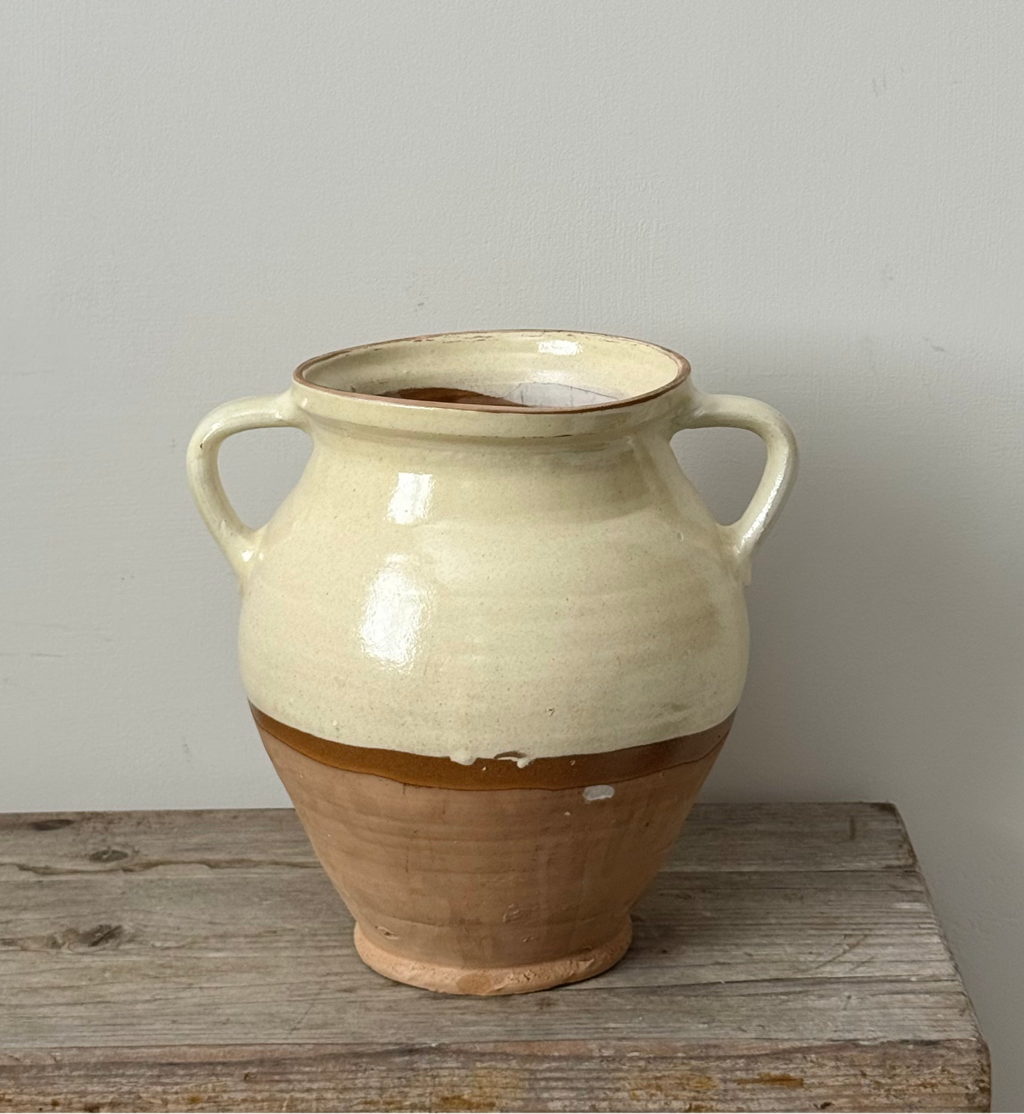 Half Glaze Butter Yellow Urn