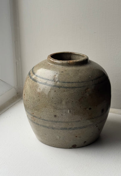 Line Detail Antique Ginger Jar