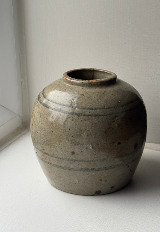 Line Detail Antique Ginger Jar